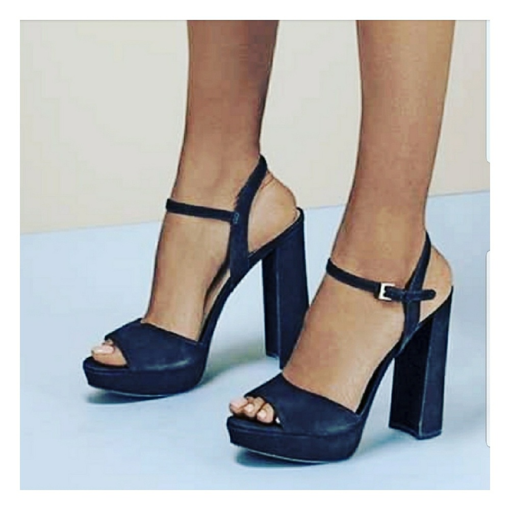 🔥Vince Camuto Krysta Platform Sandals